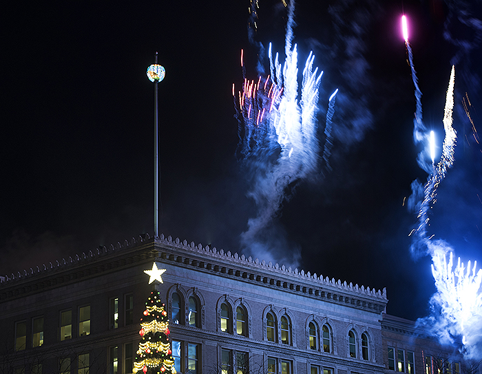 As Pittsburgh’s ball rises, a Zambelli Fireworks display marks the start of 2015.