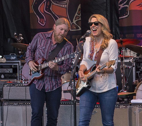 Derek Trucks and Susan Tedeschi have fun jamming together at an outdoor concert in 2014. photo: Michael F. O'Brien and Wikipedia.