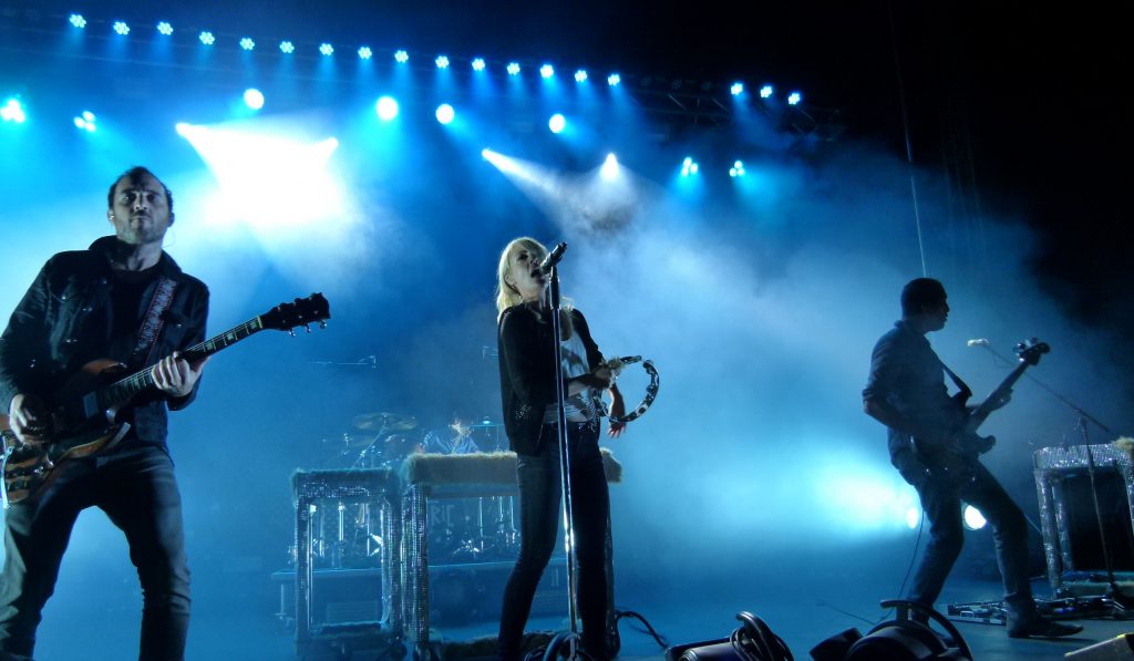 Metric jamming at center stage, l. to r., James Shaw, Joules Scott-Key (background), Emily Haines, and Joshua Winstead.
