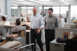 Michael Keaton, (l) (as Walter ‘Robby’ Robinson) and Mark Ruffalo (r) as Michael Rezendes discuss the story while walking through the 'Globe' newsroom