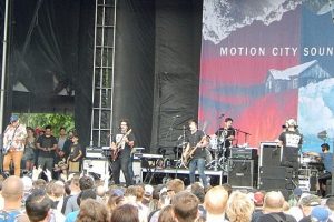 Motion City Soundtrack in action at the 2016 Riot Fest in Chicago. (photo: swimfinfan and Wikipedia).