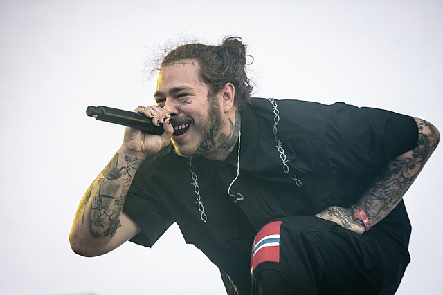 Post Malone at the main stage at Stavernfestivalen in Norway in 2018. (Photo: Tore Sætre and Wikipedia)