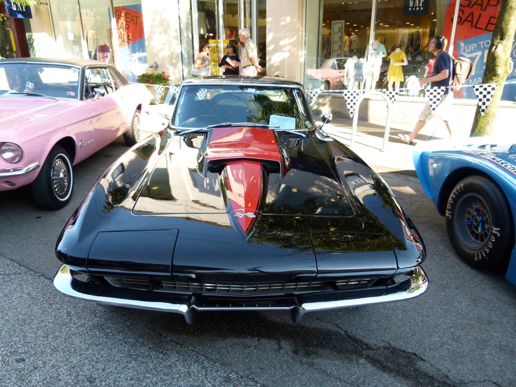 This hot-looking 1967 Chevrolet Corvette has a 427 engine. (photo: Rick Handler)