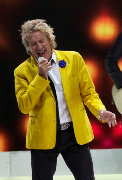 Rod Stewart performing in concert in 2014. (Photo: Joe Bielawa and Wikipedia.)