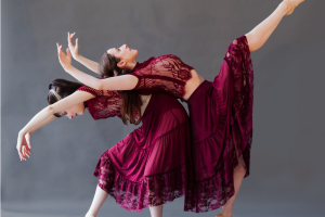 'Unyielding Now' dancers Jillian Sinko and Abigrace Diprima. (Photo: Rachel Harman)