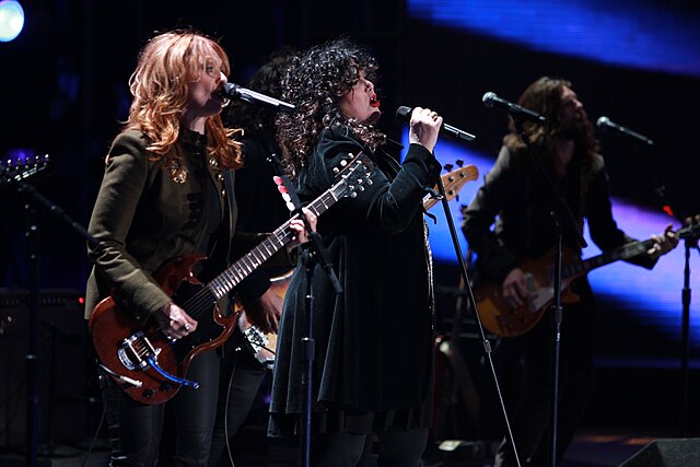 Heart performs for service members during the 2010 VH1 Divas Salute the Troops concert at Marine Corps Air Station Miramar. (Photo: The Marines and Wikipedia)