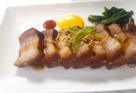 Pork belly appetizer at Pusadee's Garden. (Photo: Rick Handler)