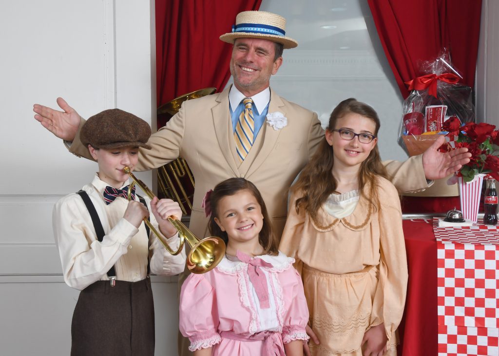 What an honest, smiling face Harold Hill (Charles Esten) has in Pittsburgh CLO's 'The Music Man.' (Photo: Matt Polk)