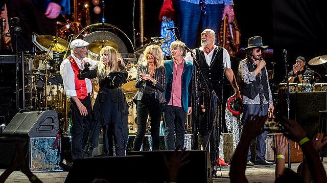 The new lineup of Fleetwood Mac with Mike Campbell and Neil Finn in a 2018 concert. (Photo: Raph_PH and Wikipedia.)