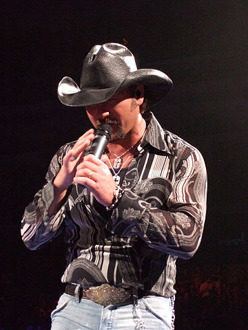 Tim McGraw performing on his Soul II Soul Tour, in 2006. photo: sisterphotography and wikipedia.